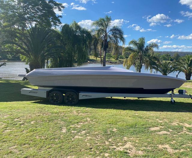 Colour matching your Force Boat with your Force Custom Trailer is one of the perks of building your whole boat package with us!  This F25XS and trailer are both coloured in Slate grey and black